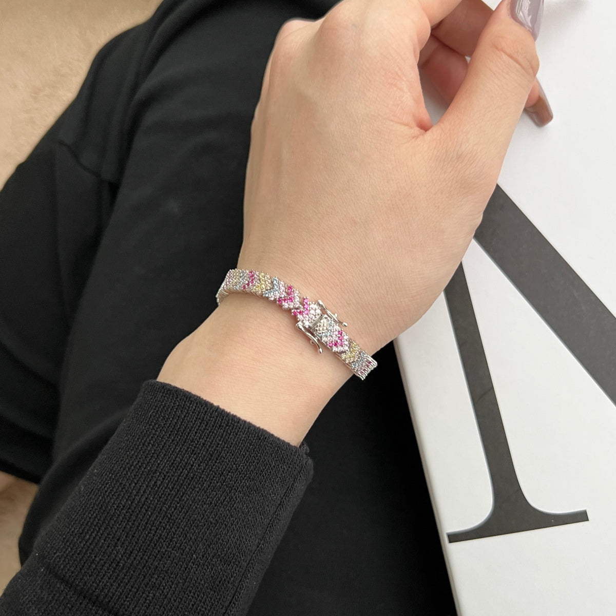 [Windsor Jewelry]Ornate Sparkling Round Cut Party Bracelet