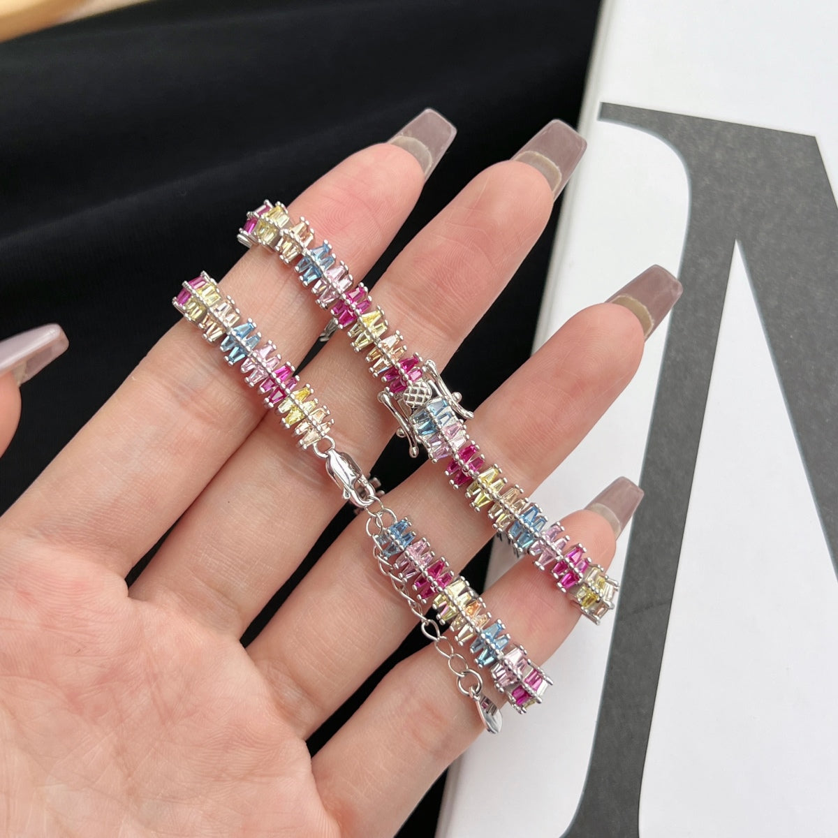[Windsor Jewelry]Sparkling Exquisite Multi Cut Party Bracelet