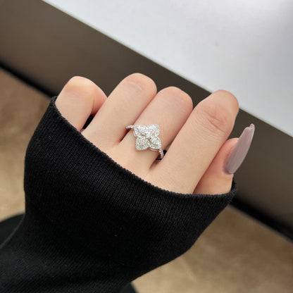 [Windsor Jewelry]Luxurious Colorful Flower Shape Banquet Ring