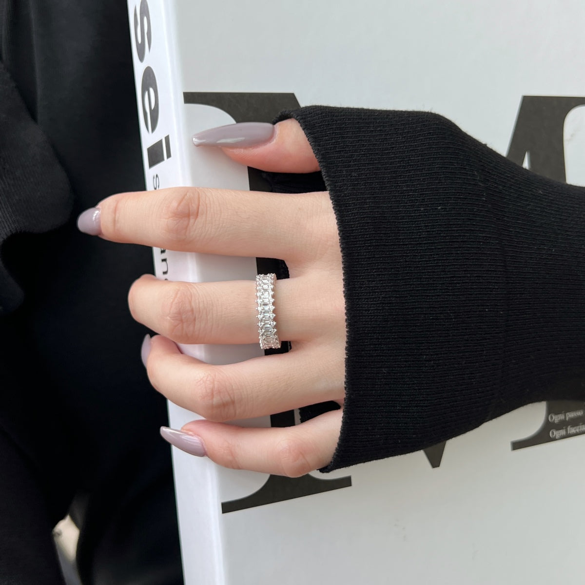 [Windsor Jewelry]Splashy Ornate Emerald Cut Cocktail Ring