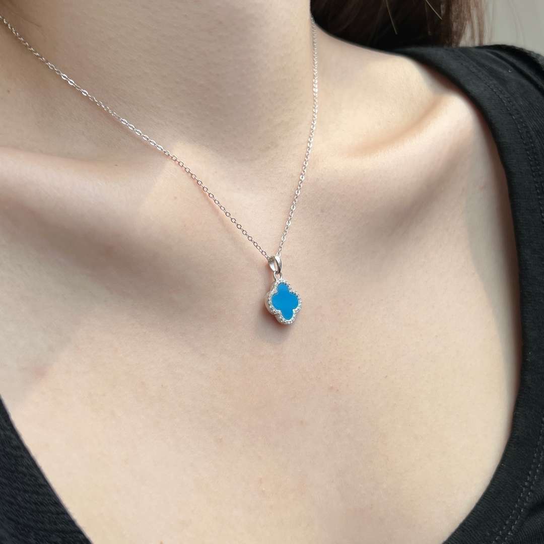 [Windsor Jewelry]Dainty Flower Shape Necklace