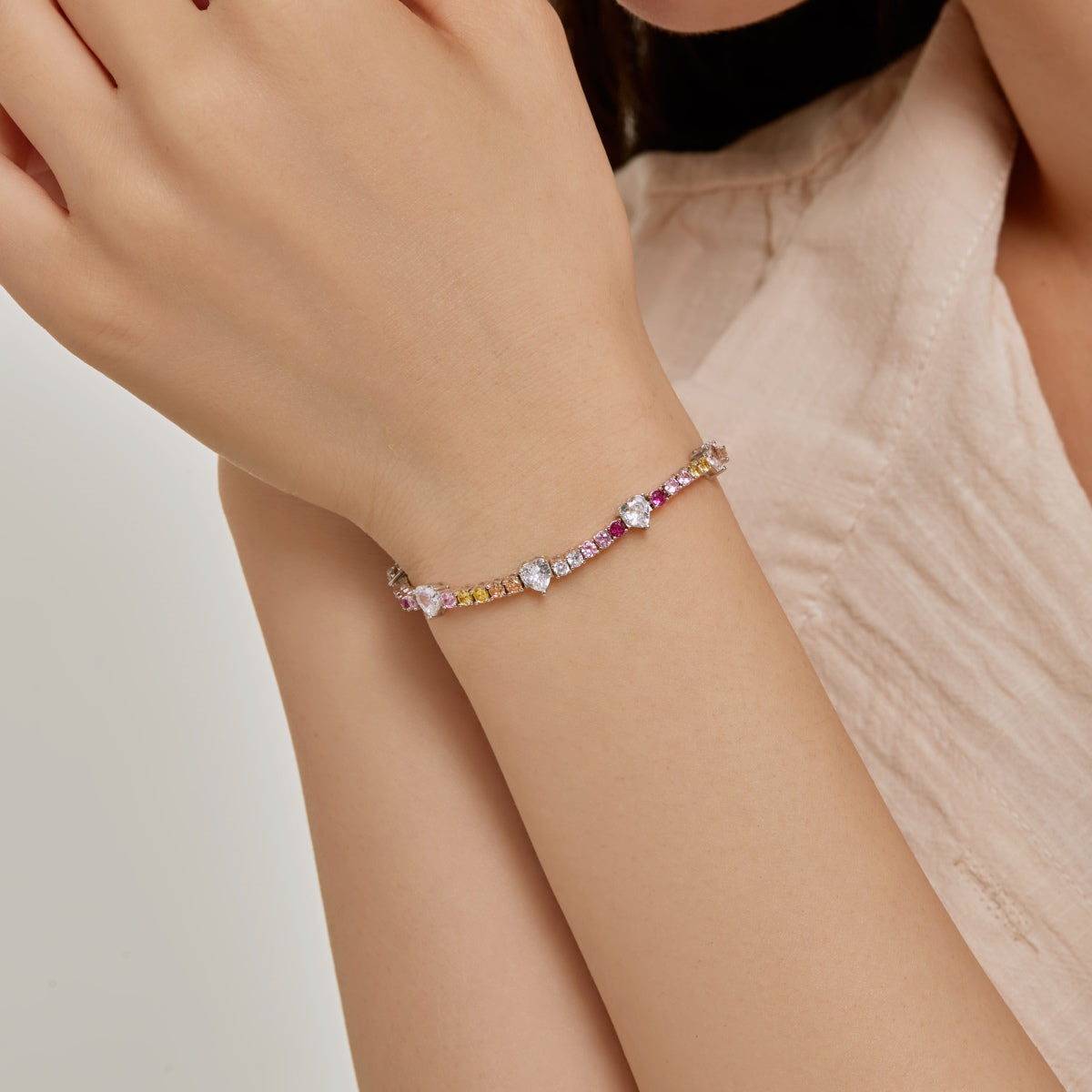 [Windsor Jewelry]Romantic Heart Shape Round Cut Lover Bracelet