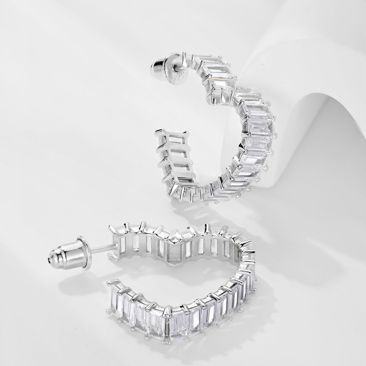 [Windsor Jewelry]Radiant Heart Cutout Earrings