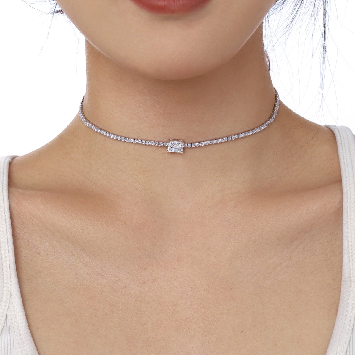 [Windsor Jewelry]2.0 carat Ornate Emerald Cut Necklace