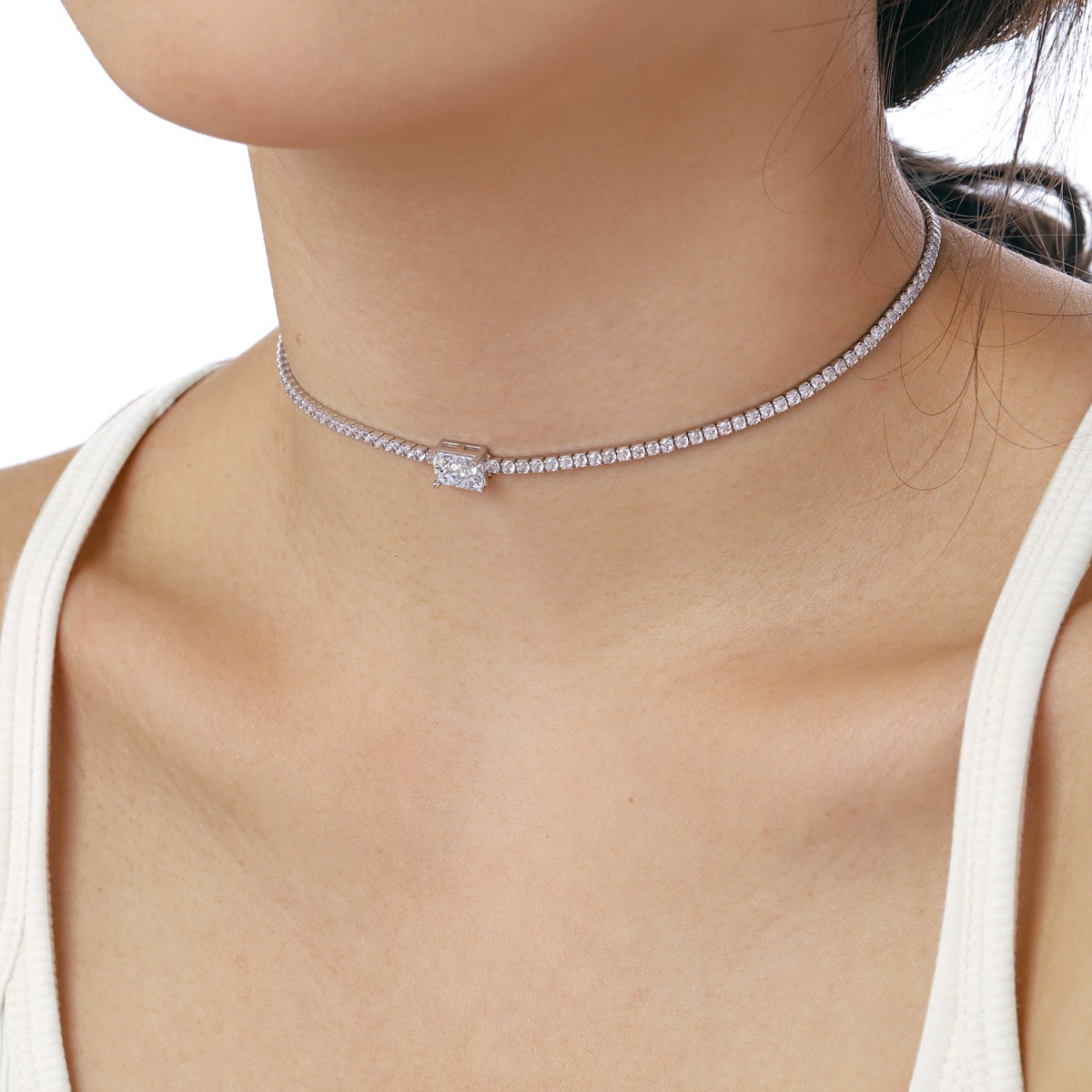 [Windsor Jewelry]2.0 carat Ornate Emerald Cut Necklace