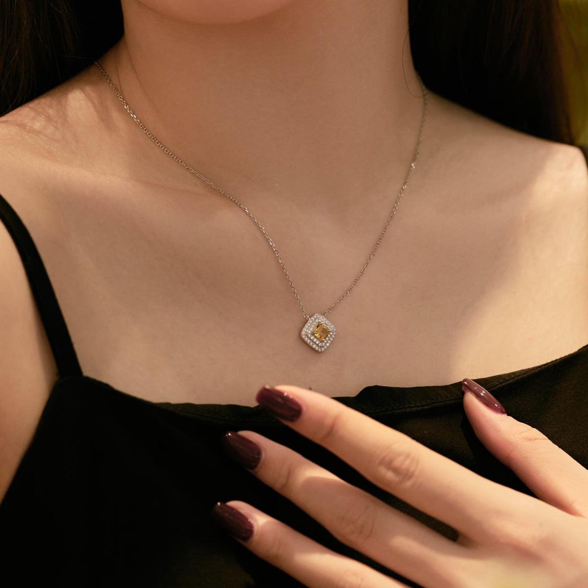 [Windsor Jewelry]Sparkling Asscher Cut Necklace