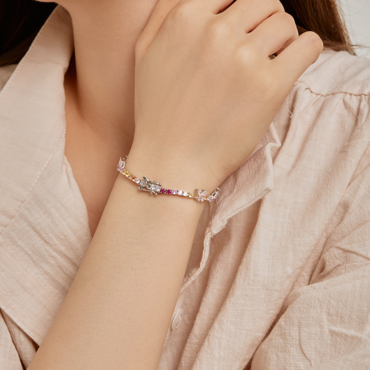 [Windsor Jewelry]Ornate Colorful Butterfly Shape Round Cut Daily Bracelet