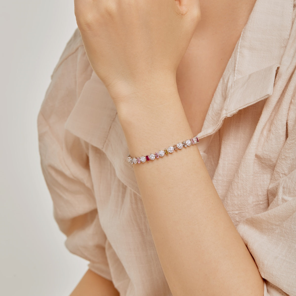 [Windsor Jewelry]Radiant Colorful Round Shape Daily Bracelet