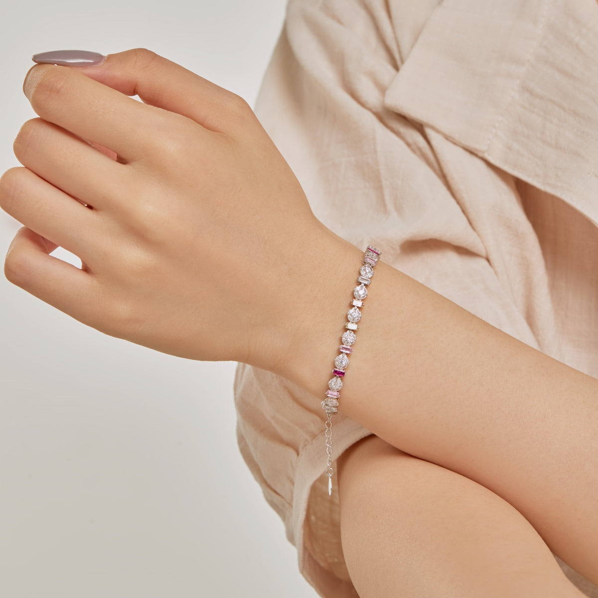 [Windsor Jewelry]Radiant Colorful Round Shape Daily Bracelet
