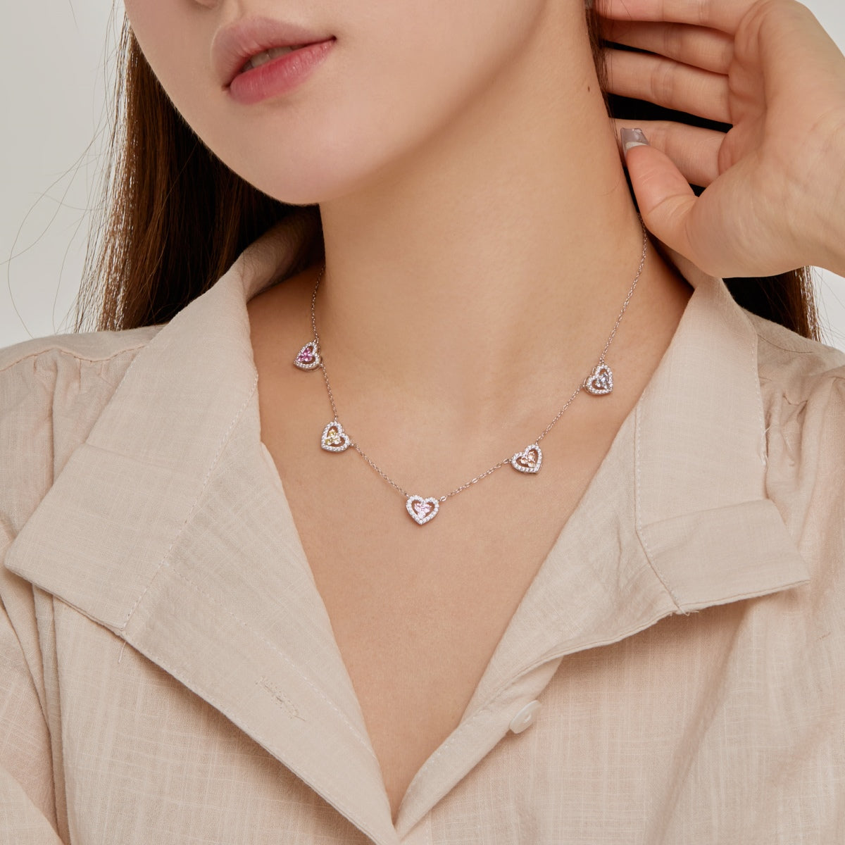[Windsor Jewelry]Sparkling Five Heart Necklace