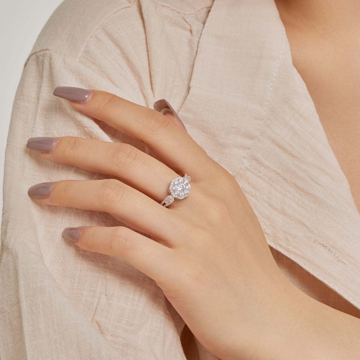 [Windsor Jewelry]Delicate Colorful Round Cut Flower Shape Wedding Ring