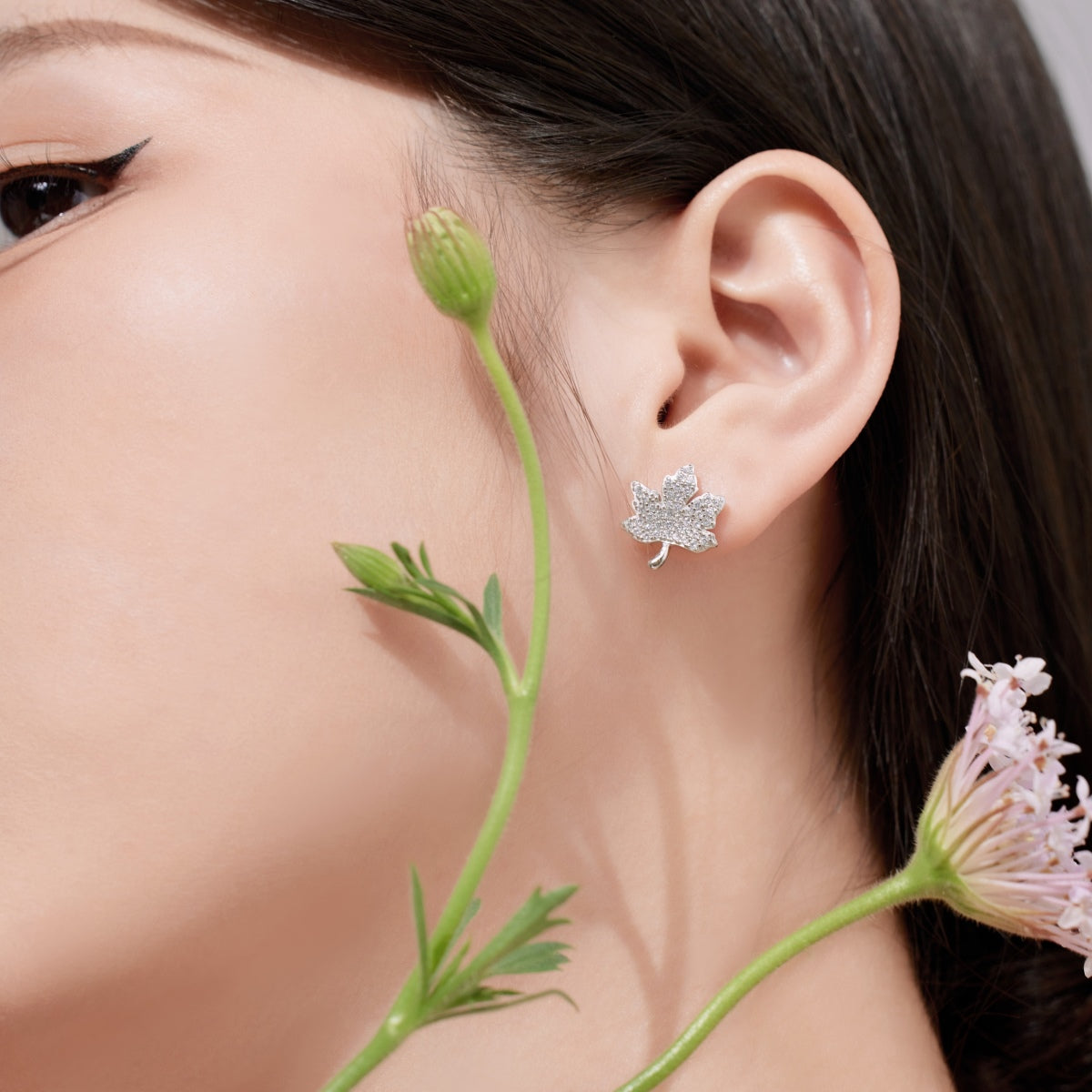 [Windsor Jewelry]Exquisite Maple Leaf Design Earrings