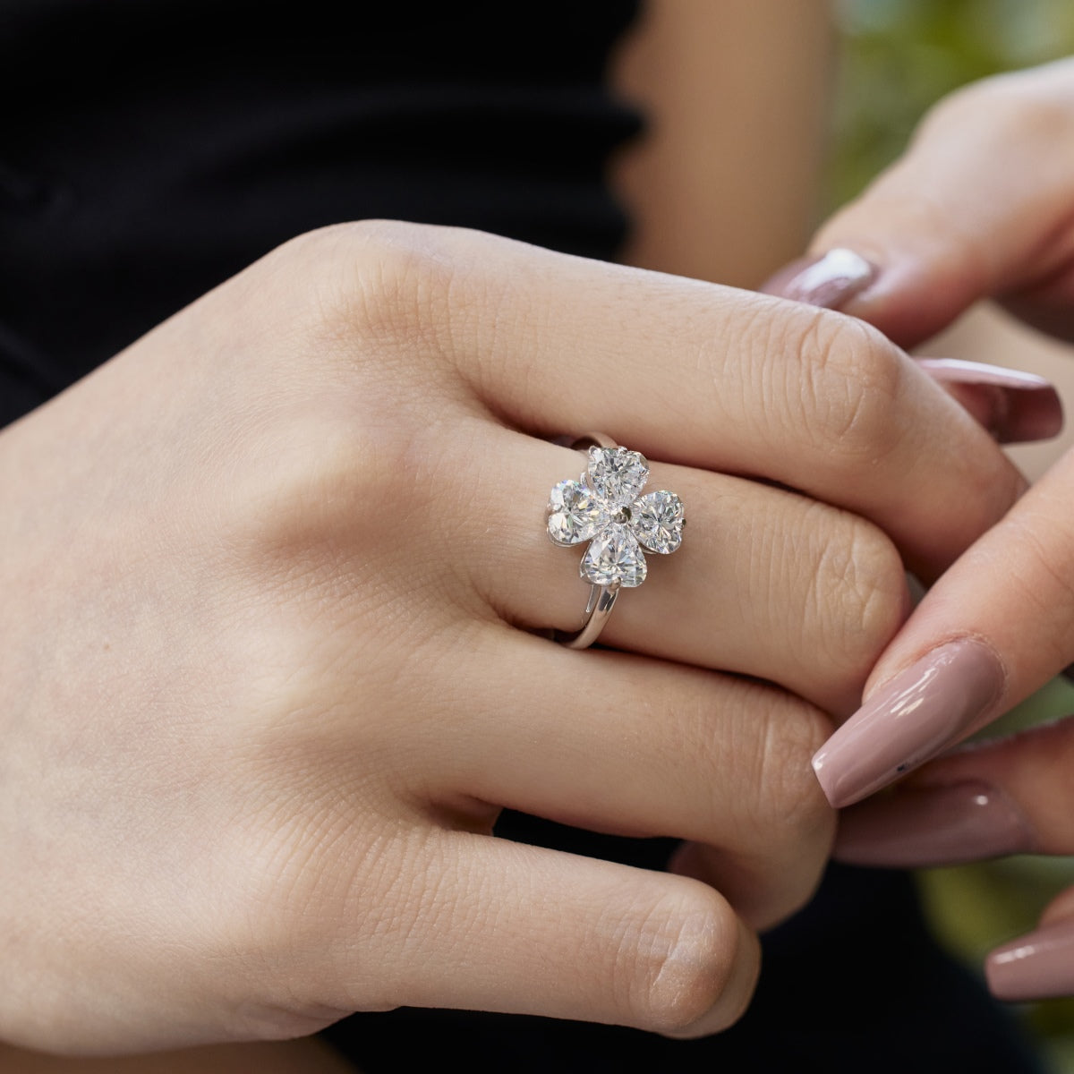 [Windsor Jewelry]Heart-shaped Four-Leaf Clover Ball Ring