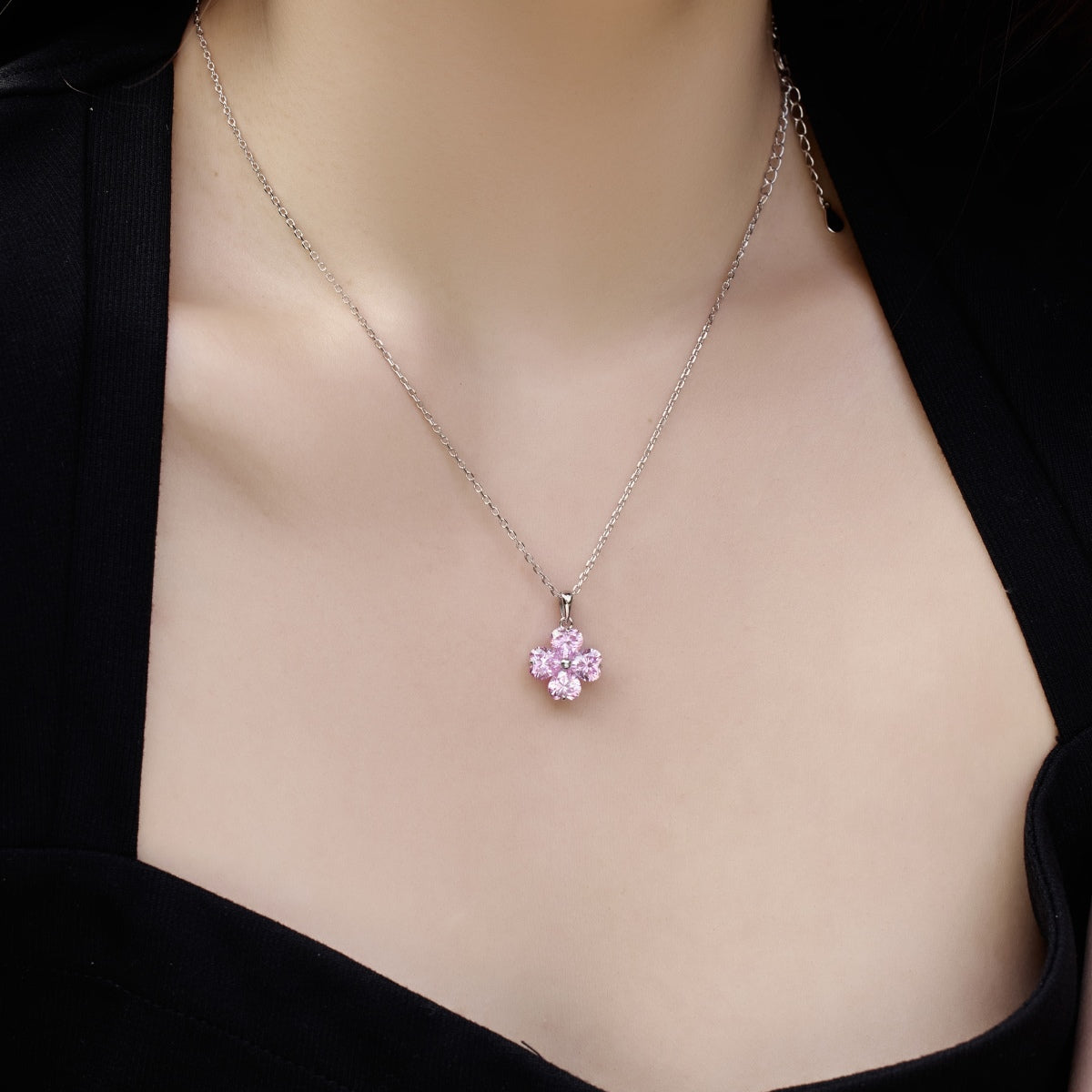 [Windsor Jewelry]Heart-Shaped Four-Leaf Clover Bead Necklace