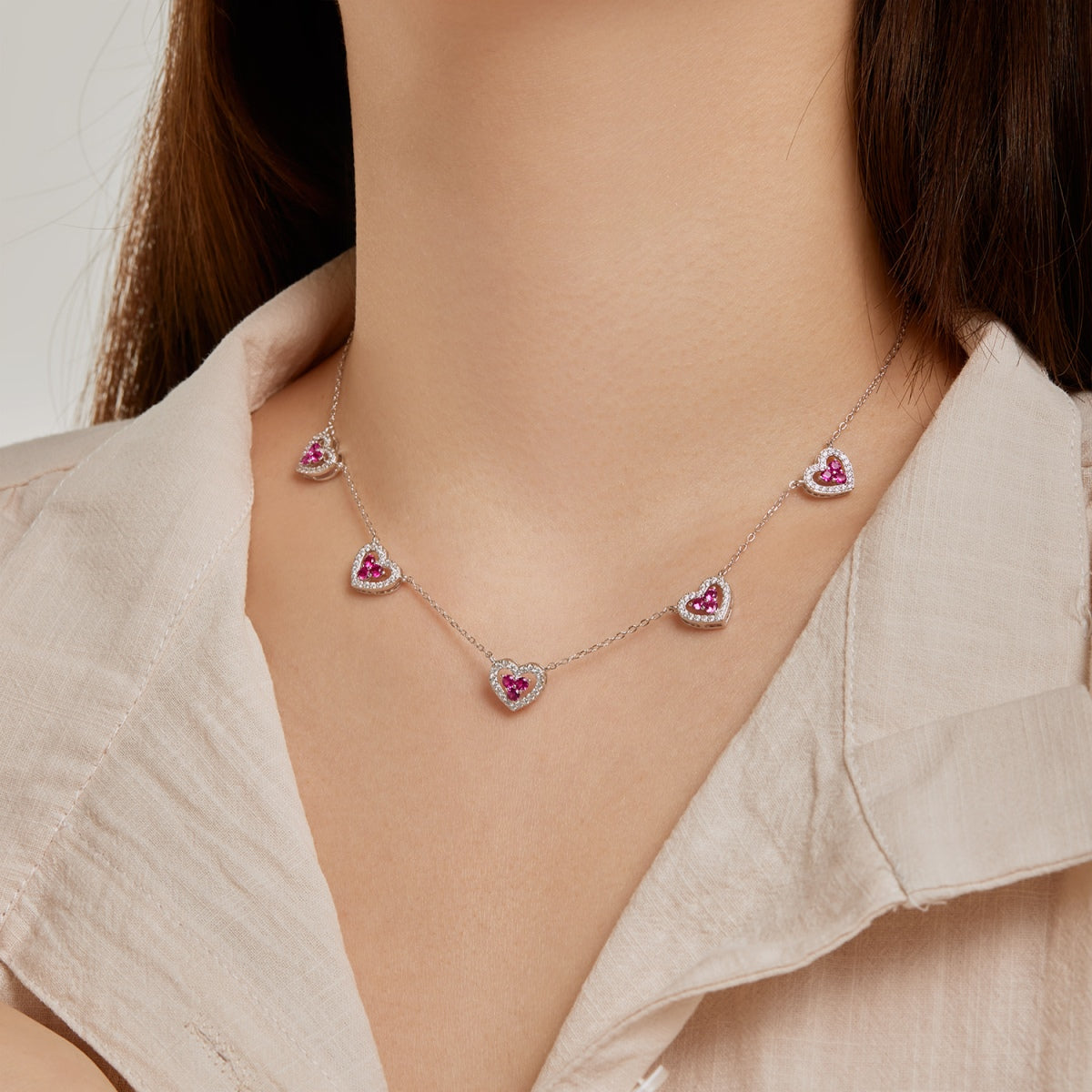 [Windsor Jewelry]Sparkling Five Heart Necklace