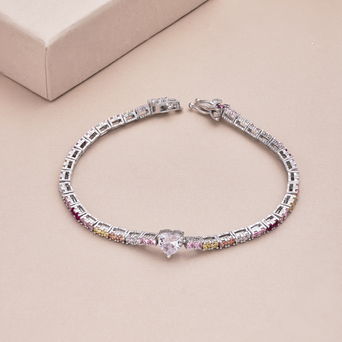 [Windsor Jewelry]Delicate Romantic Heart Shape Lover Bracelet
