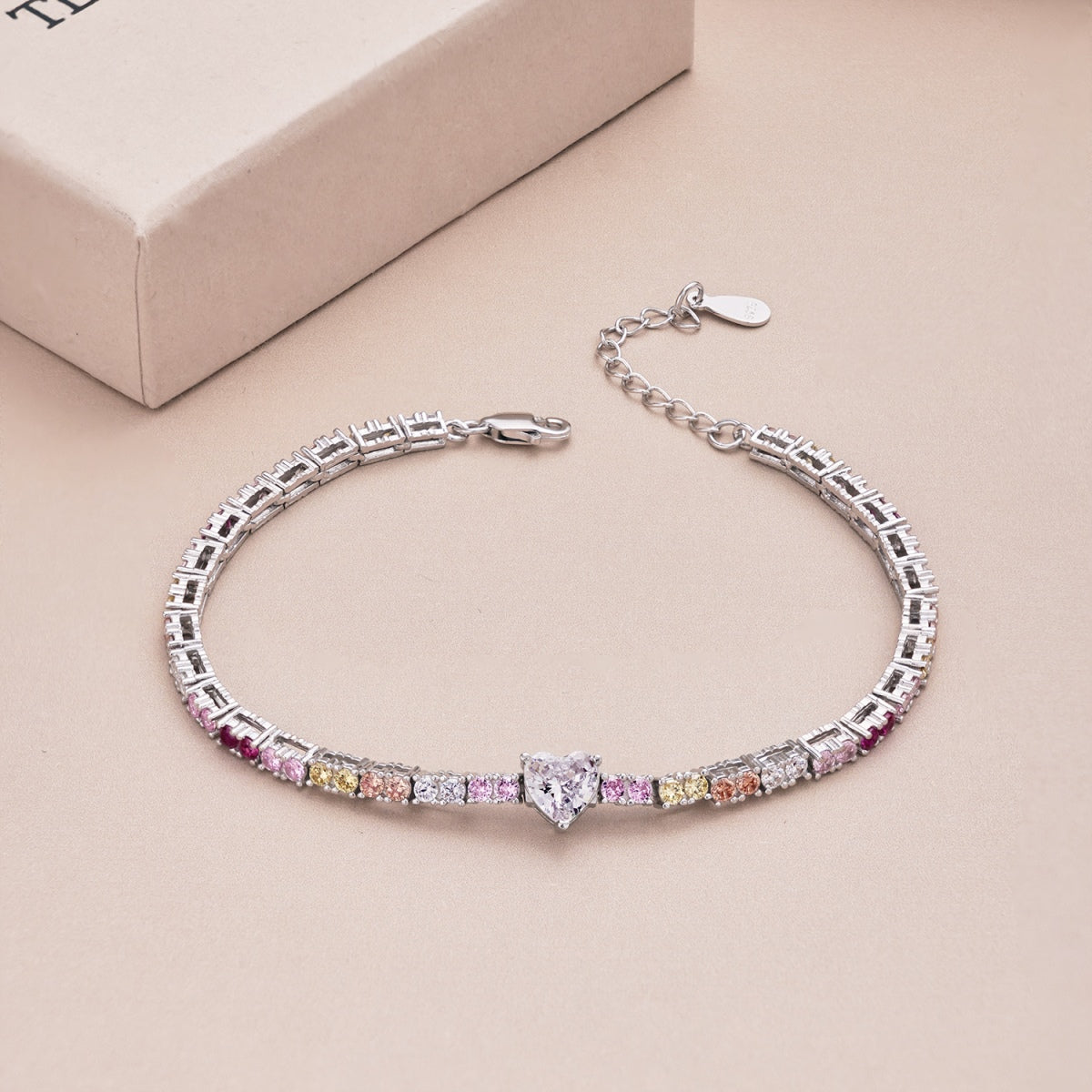[Windsor Jewelry]Delicate Romantic Heart Shape Lover Bracelet