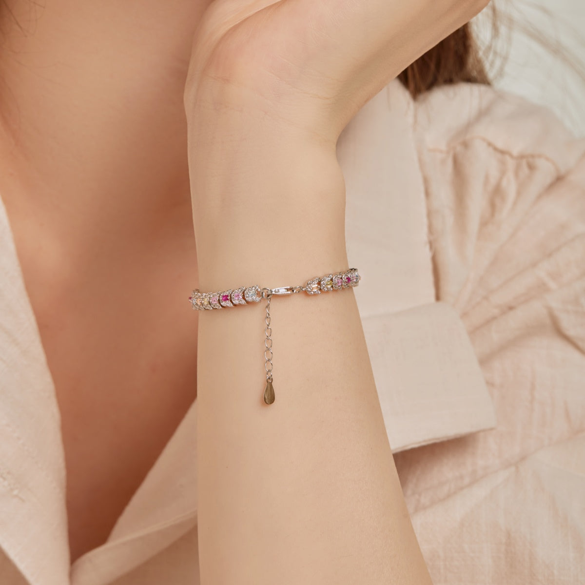 [Windsor Jewelry]Delicate Colorful Multi Cut Daily Bracelet