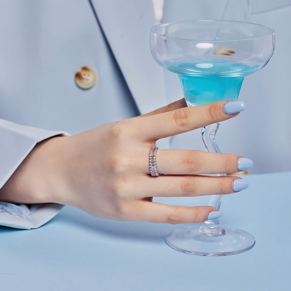 [Windsor Jewelry]Splashy Ornate Emerald Cut Cocktail Ring