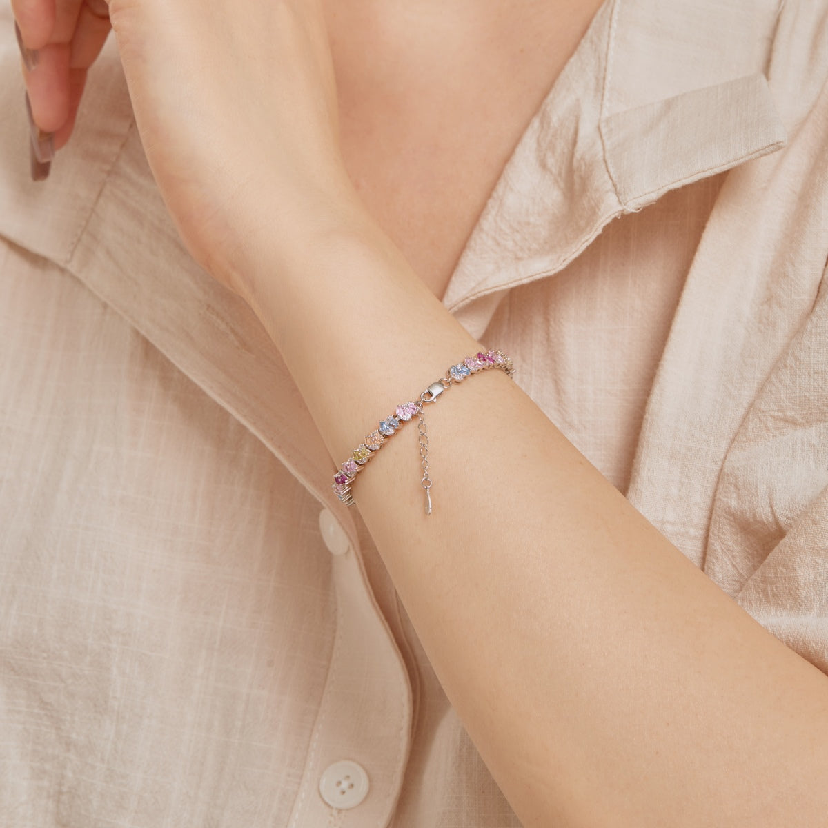 [Windsor Jewelry]Ornate Colorful Flower Shape Party Bracelet