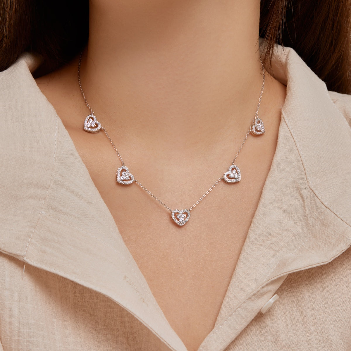 [Windsor Jewelry]Sparkling Five Heart Necklace