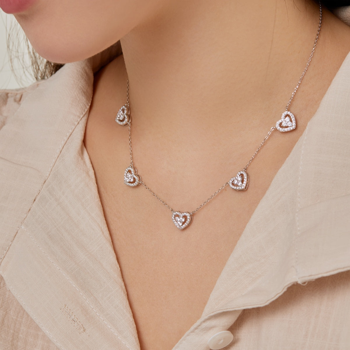 [Windsor Jewelry]Sparkling Five Heart Necklace