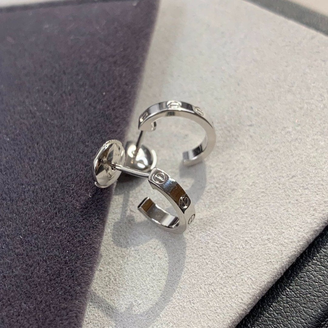 [Windsor Jewelry]LOVE EARRINGS 2.65MM SILVER
