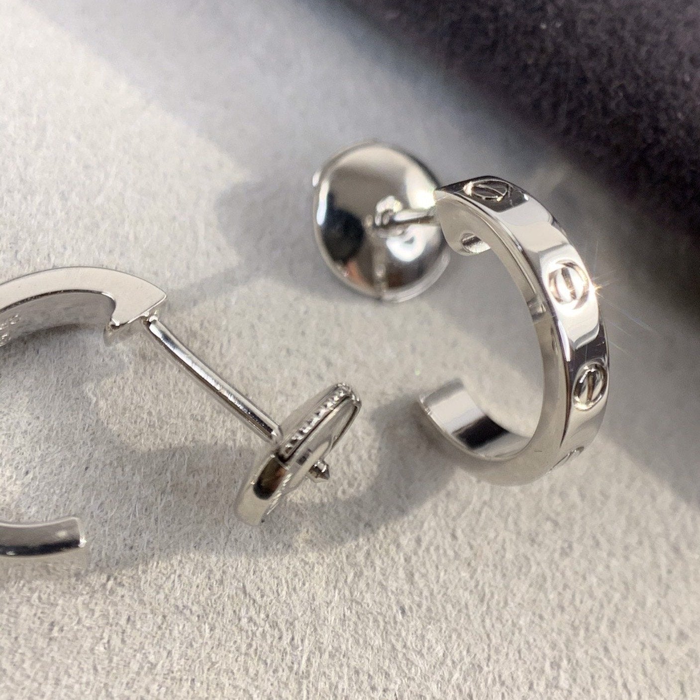 [Windsor Jewelry]LOVE EARRINGS 2.65MM SILVER