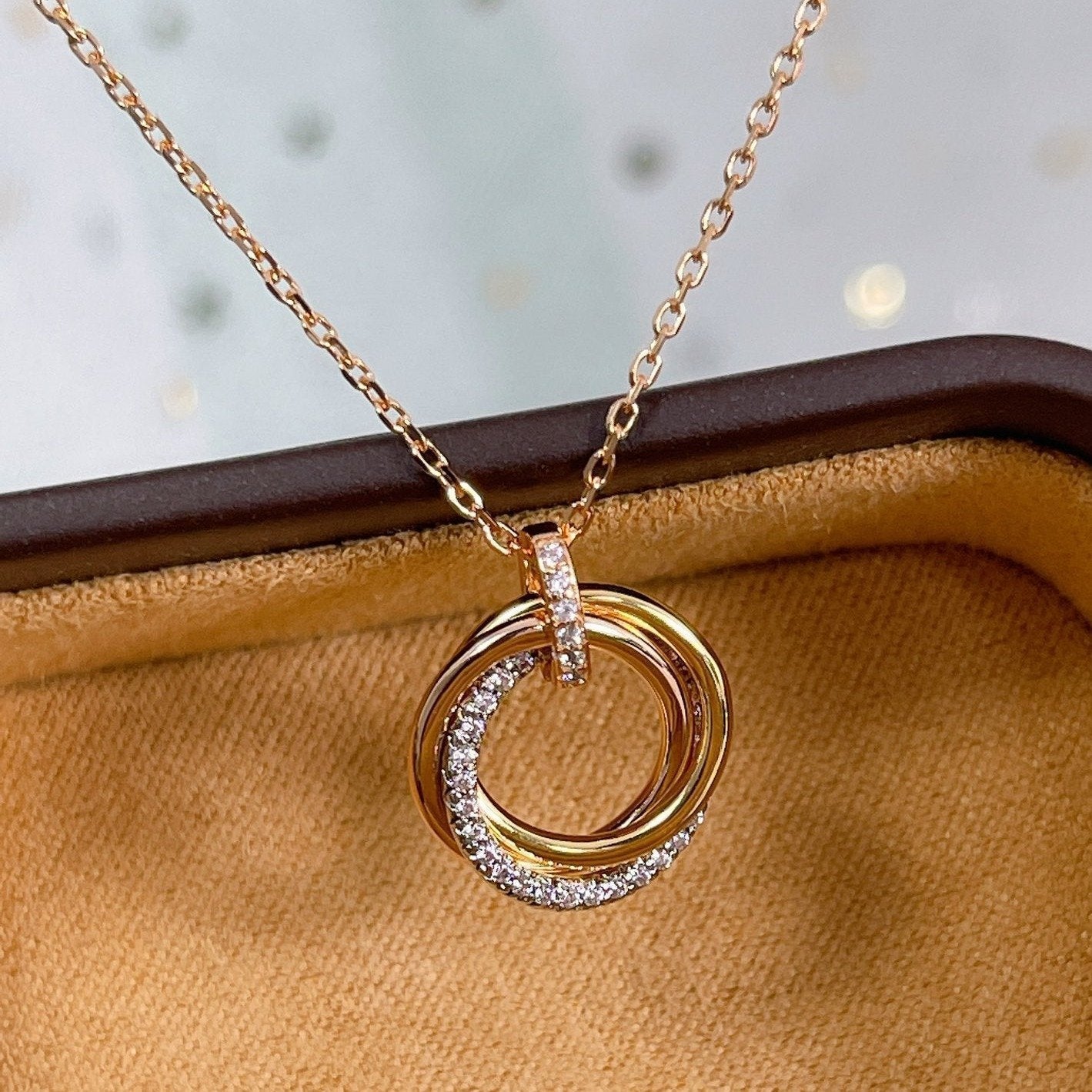 [Windsor Jewelry]TRINITY NECKLACE SILVER GOLD PINK GOLD DIAMONDS