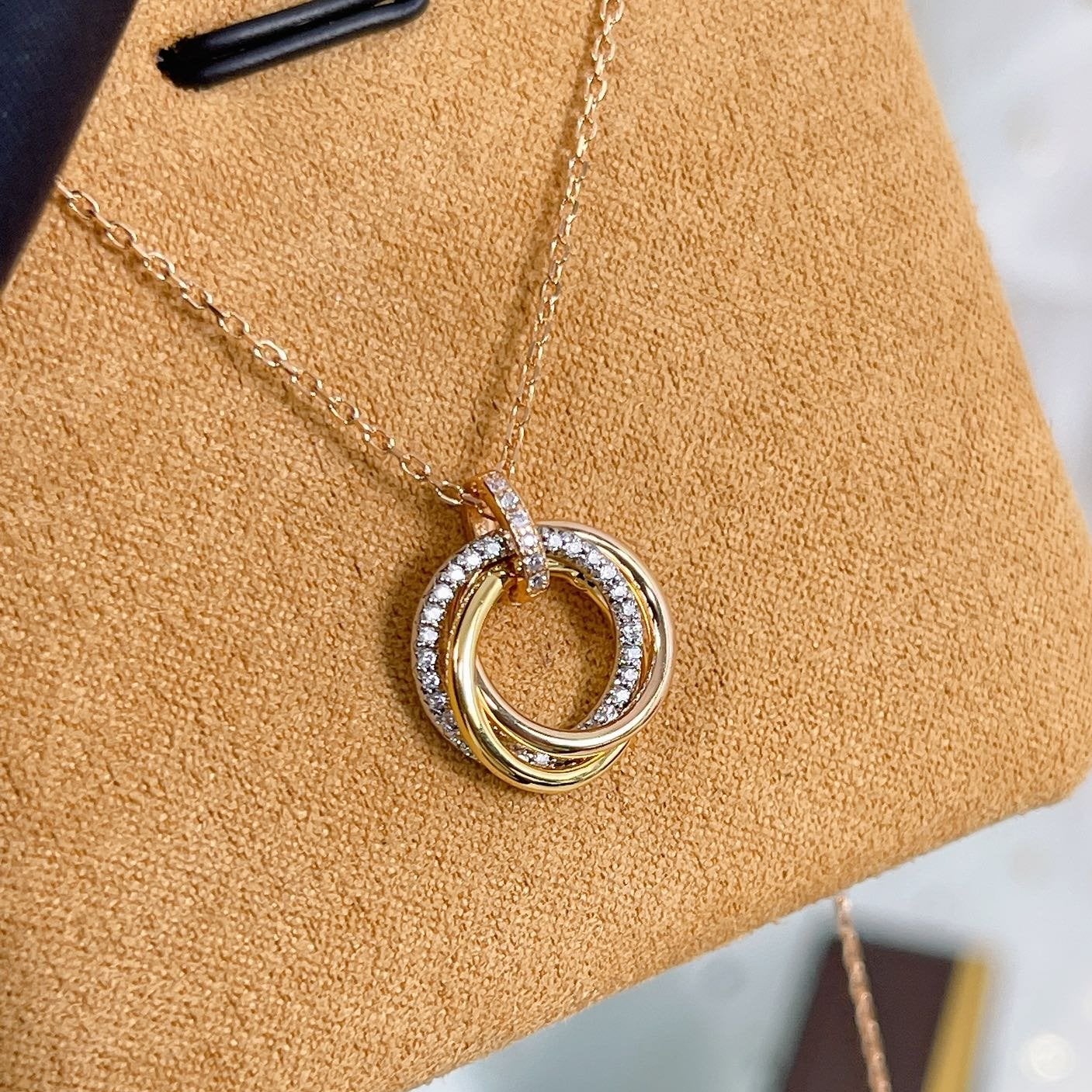 [Windsor Jewelry]TRINITY NECKLACE SILVER GOLD PINK GOLD DIAMONDS