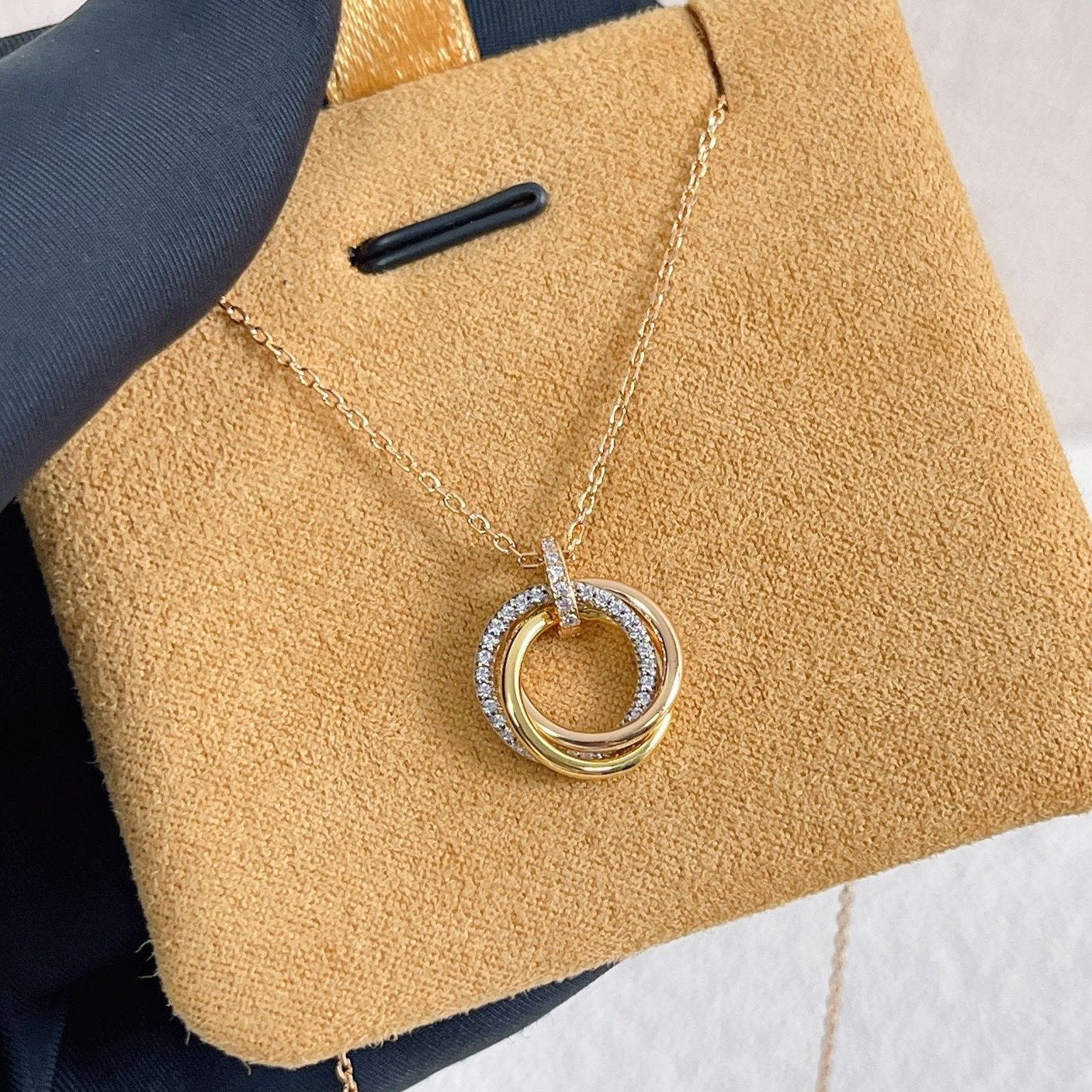[Windsor Jewelry]TRINITY NECKLACE SILVER GOLD PINK GOLD DIAMONDS