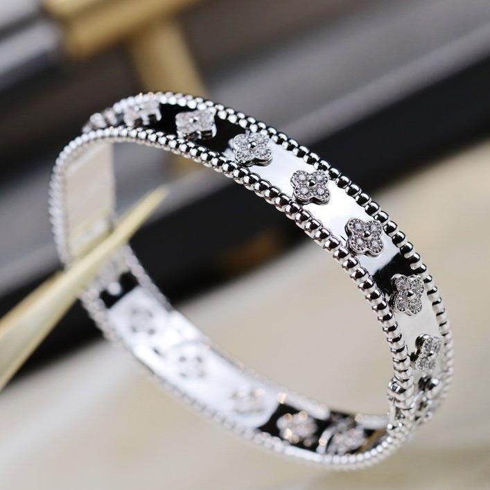 [Windsor Jewelry]CLOVER BRACELET 8MM DIAMONDS