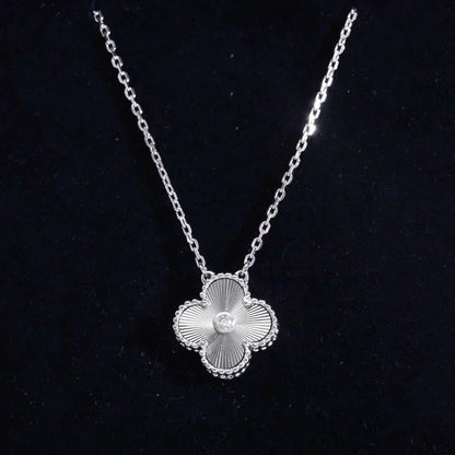 [Windsor Jewelry]CLOVER  15MM DIAMOND LASER NECKLACE SILVER