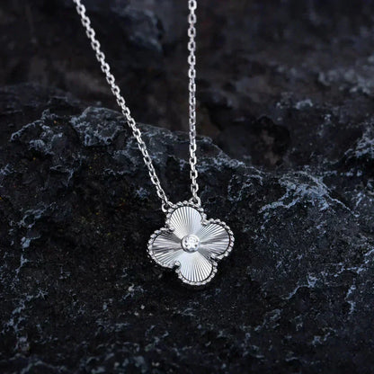 [Windsor Jewelry]CLOVER  15MM DIAMOND LASER NECKLACE SILVER