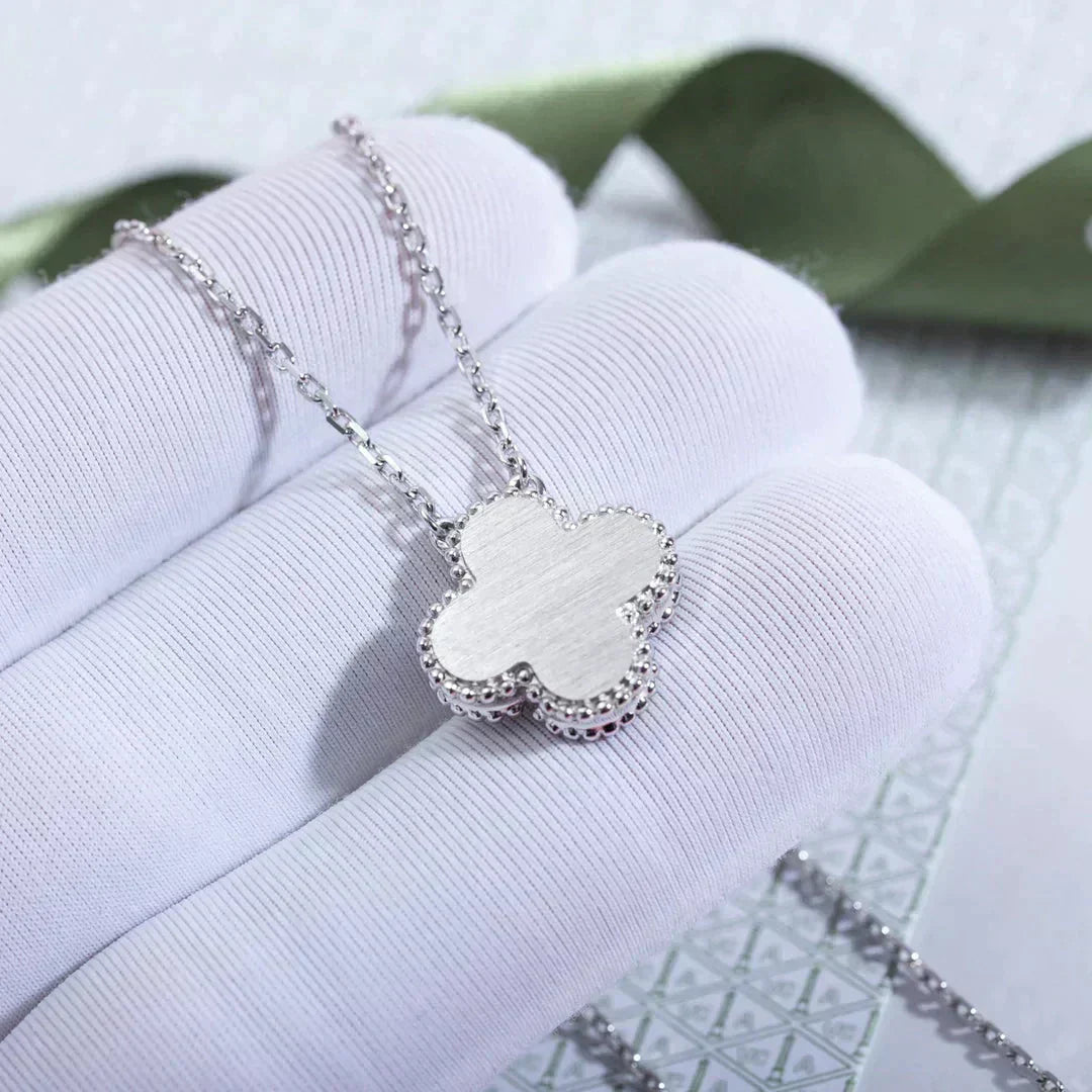 [Windsor Jewelry]CLOVER  15MM DIAMOND LASER NECKLACE SILVER