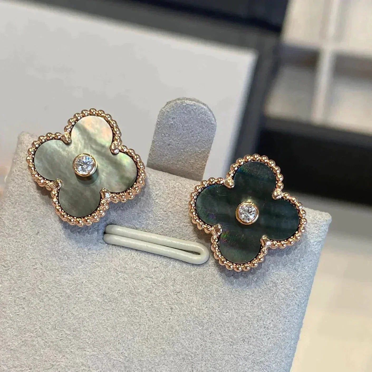 [Windsor Jewelry]CLOVER MEDIUM 1 MOTIFS GRAY MOP  DIAMOND EARRINGS