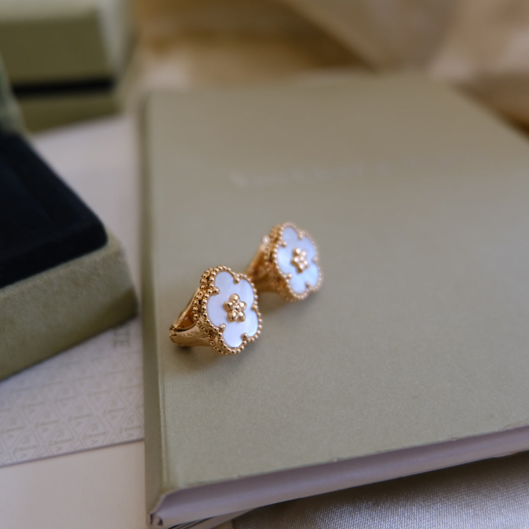 [Windsor Jewelry]LUCKY WHITE MOP EARRINGS