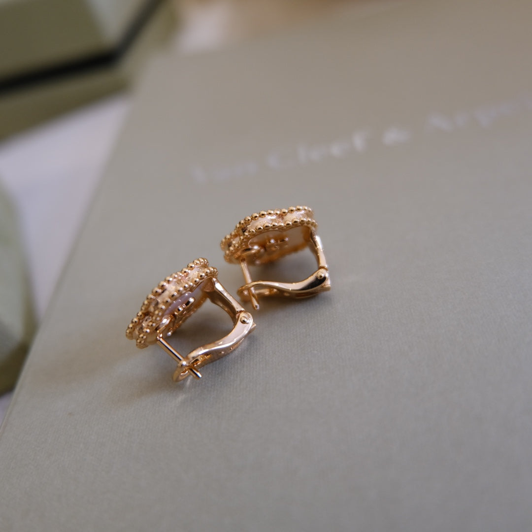 [Windsor Jewelry]LUCKY WHITE MOP EARRINGS