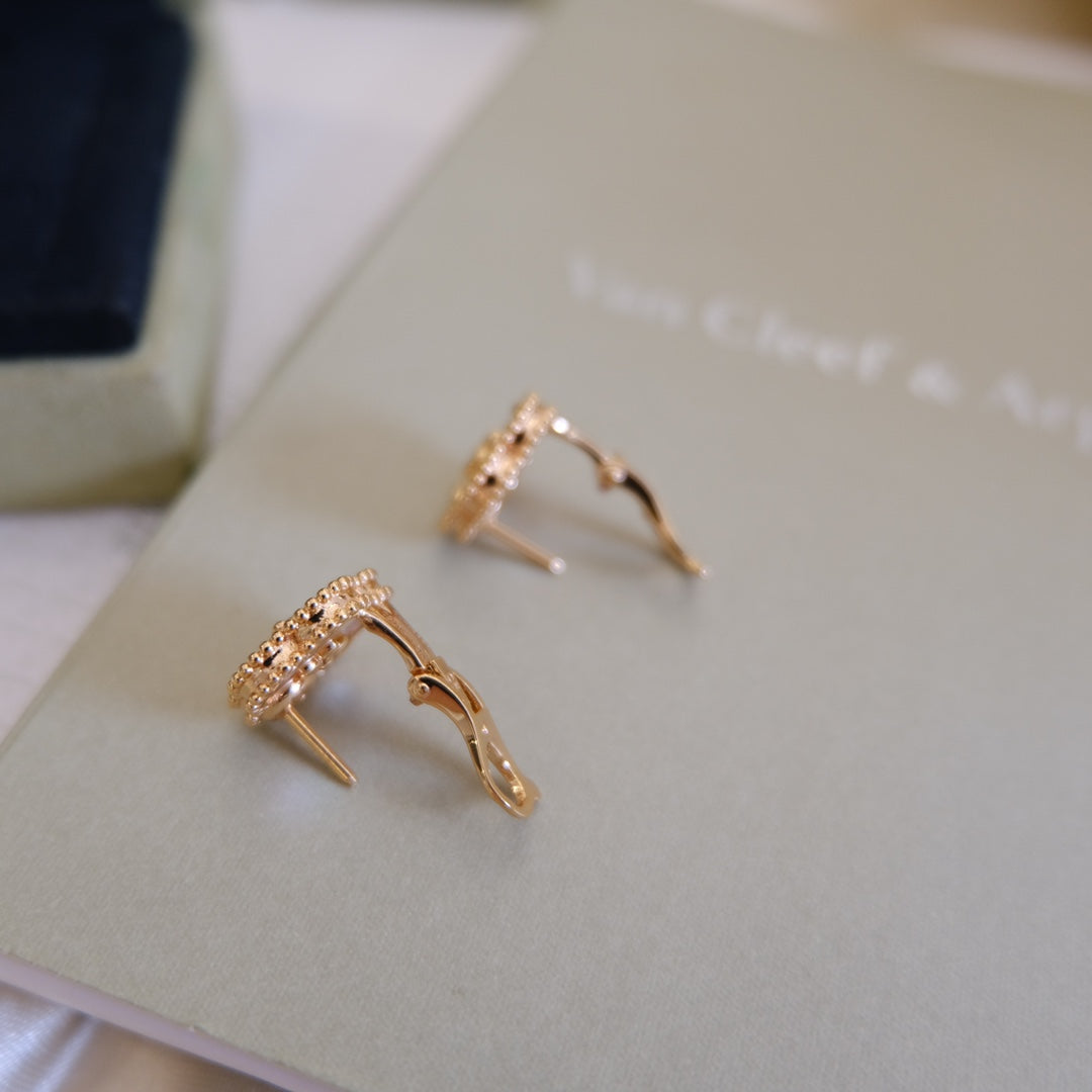 [Windsor Jewelry]LUCKY WHITE MOP EARRINGS
