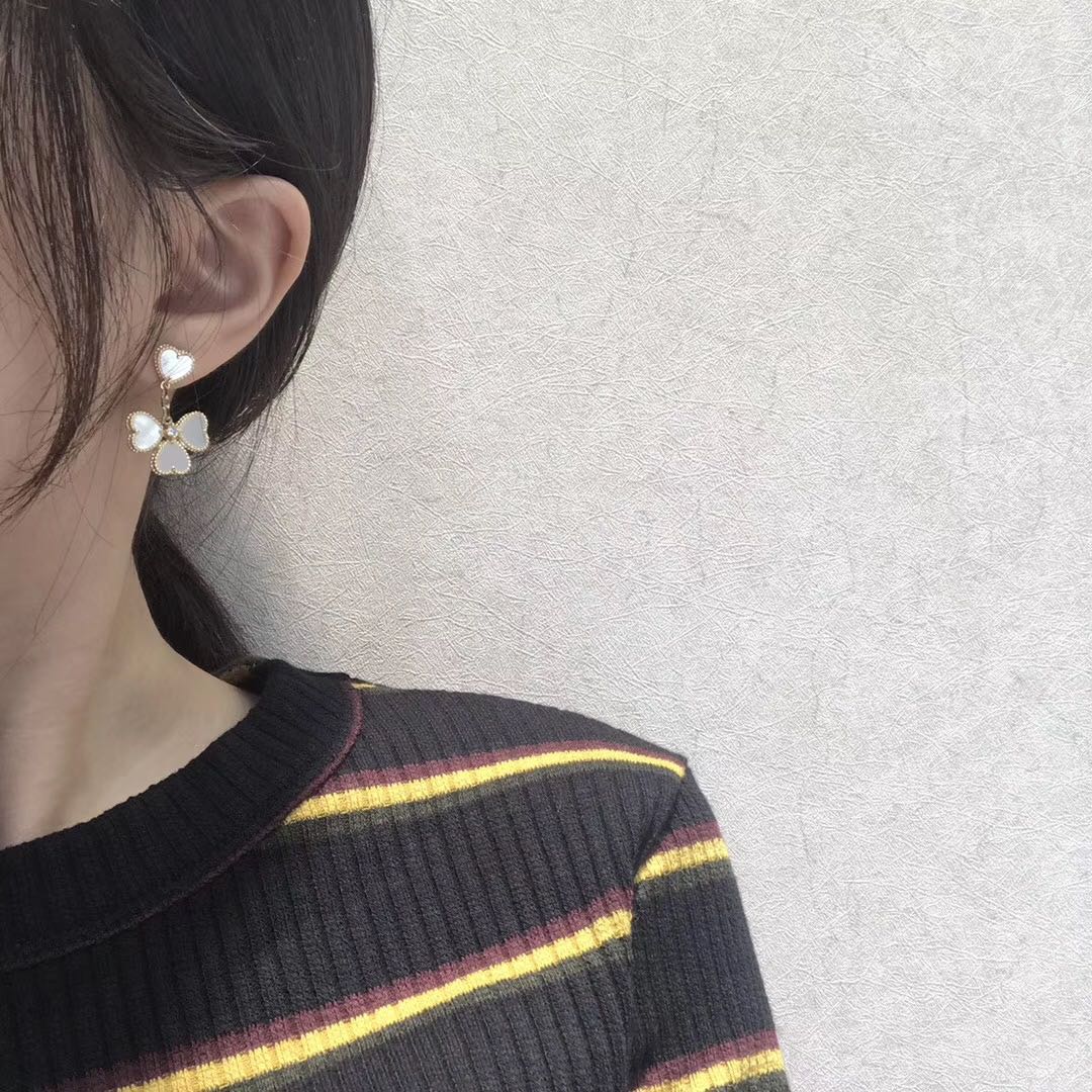 [Windsor Jewelry]CLOVER SWEET WHITE MOP EARRINGS