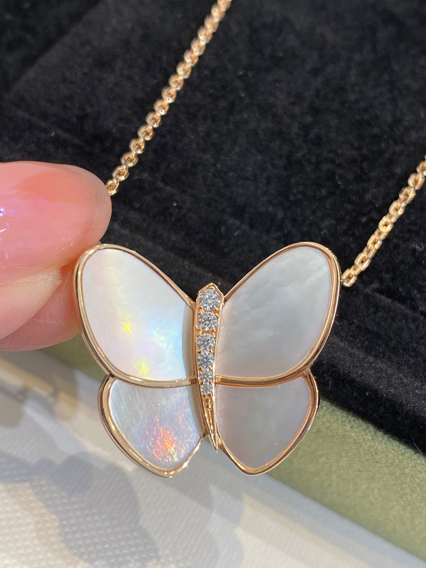 [Windsor Jewelry]BUTTERFLY GOLD MOP DIAMOND NECKLACE