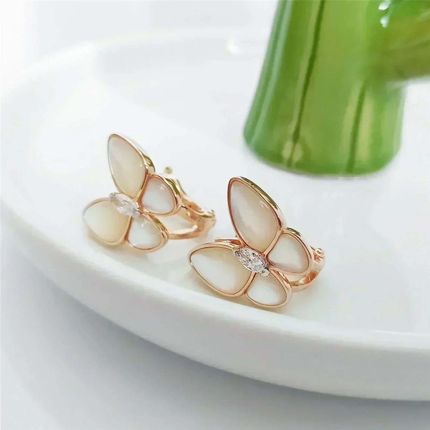 [Windsor Jewelry]BUTTERFLY MOP DIAMOND EARRINGS