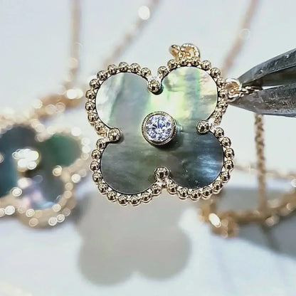[Windsor Jewelry]CLOVER 15MM DIAMOND AND MOTHER-OF-GREY NECKLACE