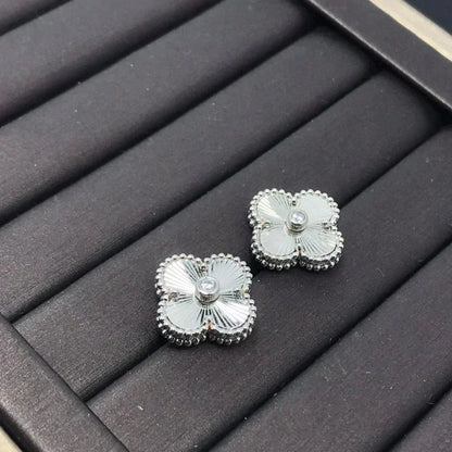 [Windsor Jewelry]CLOVER MINI 9.5MM LASER EARRINGS