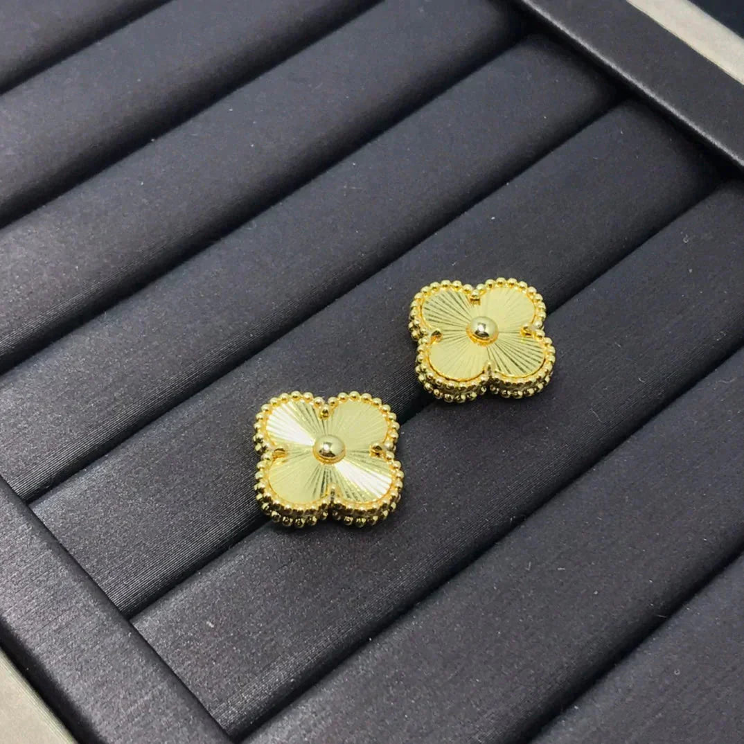 [Windsor Jewelry]CLOVER MINI 9.5MM LASER EARRINGS