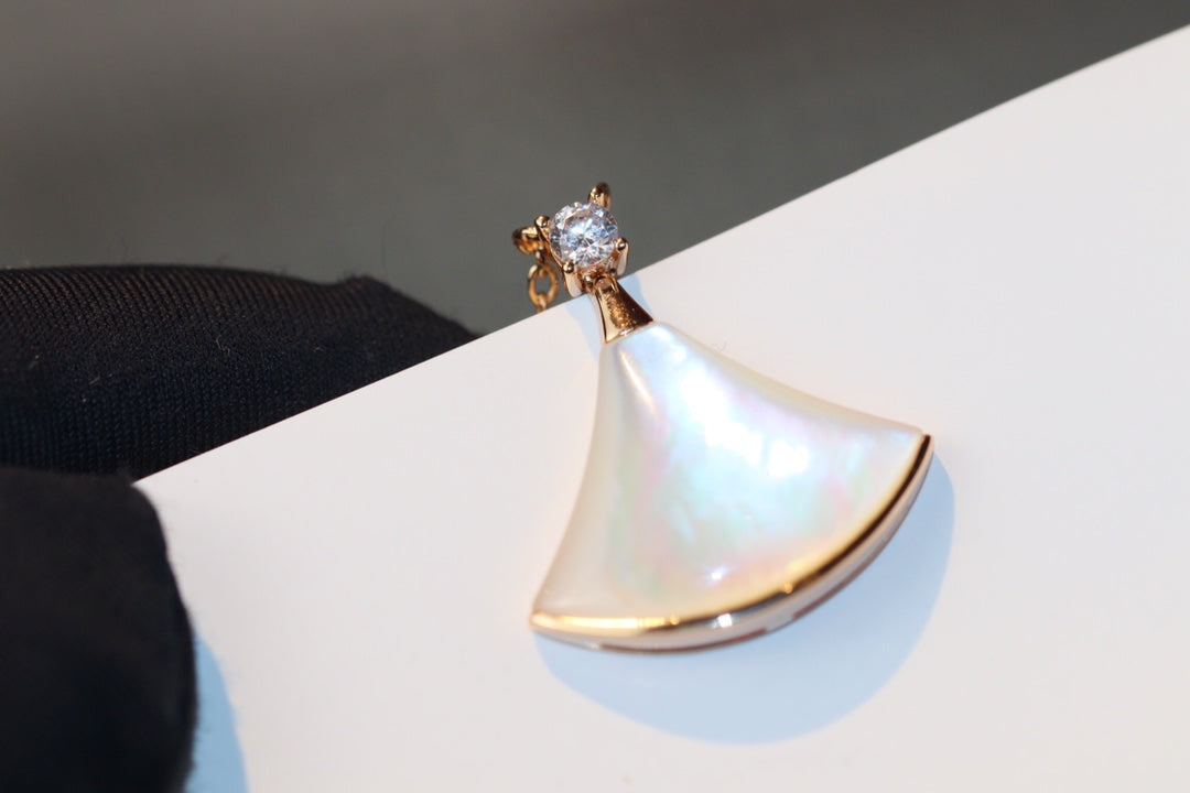 [Windsor Jewelry]DREAM NECKLACE WHITE MOP PINK GOLD 1 DIAMOND