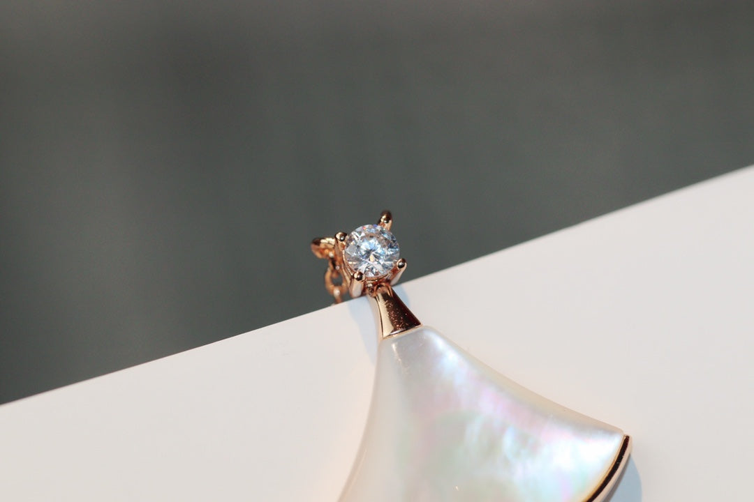 [Windsor Jewelry]DREAM NECKLACE WHITE MOP PINK GOLD 1 DIAMOND