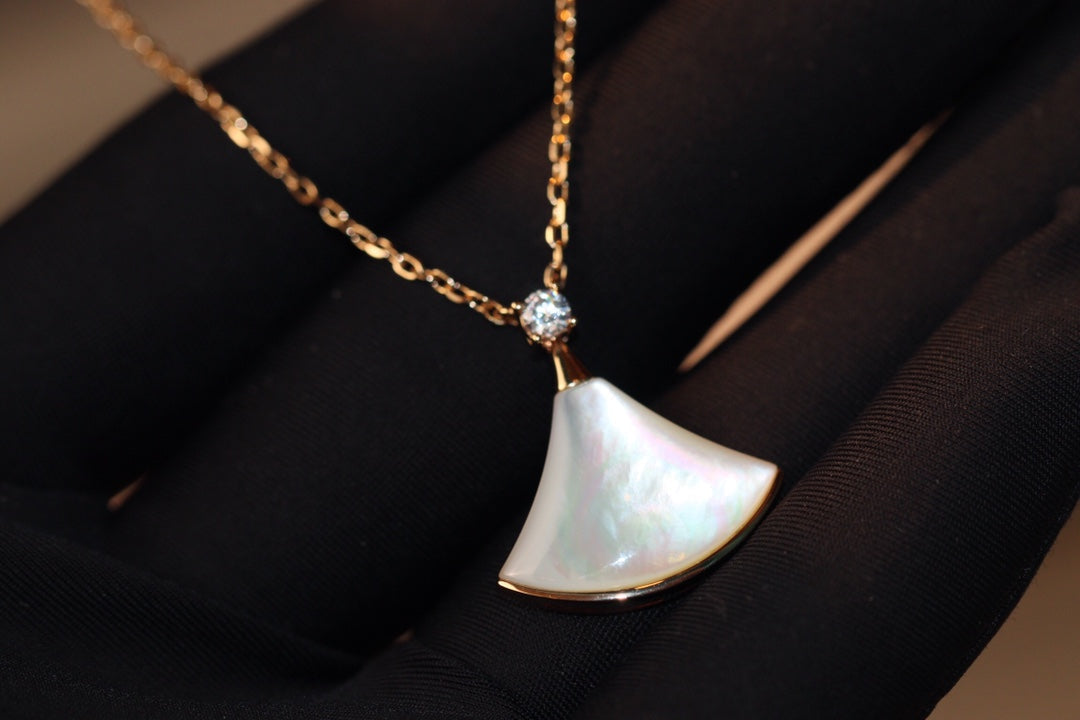 [Windsor Jewelry]DREAM NECKLACE WHITE MOP PINK GOLD 1 DIAMOND