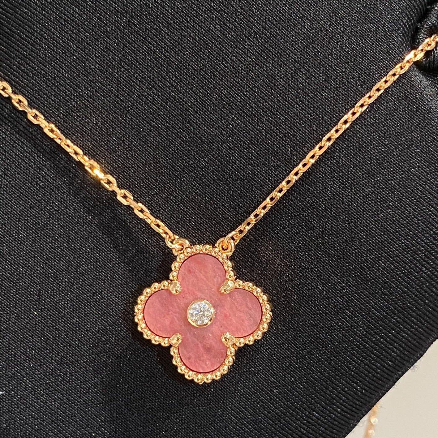[Windsor Jewelry]CLOVER 15MM DIAMOND RHODONITE NECKLACE