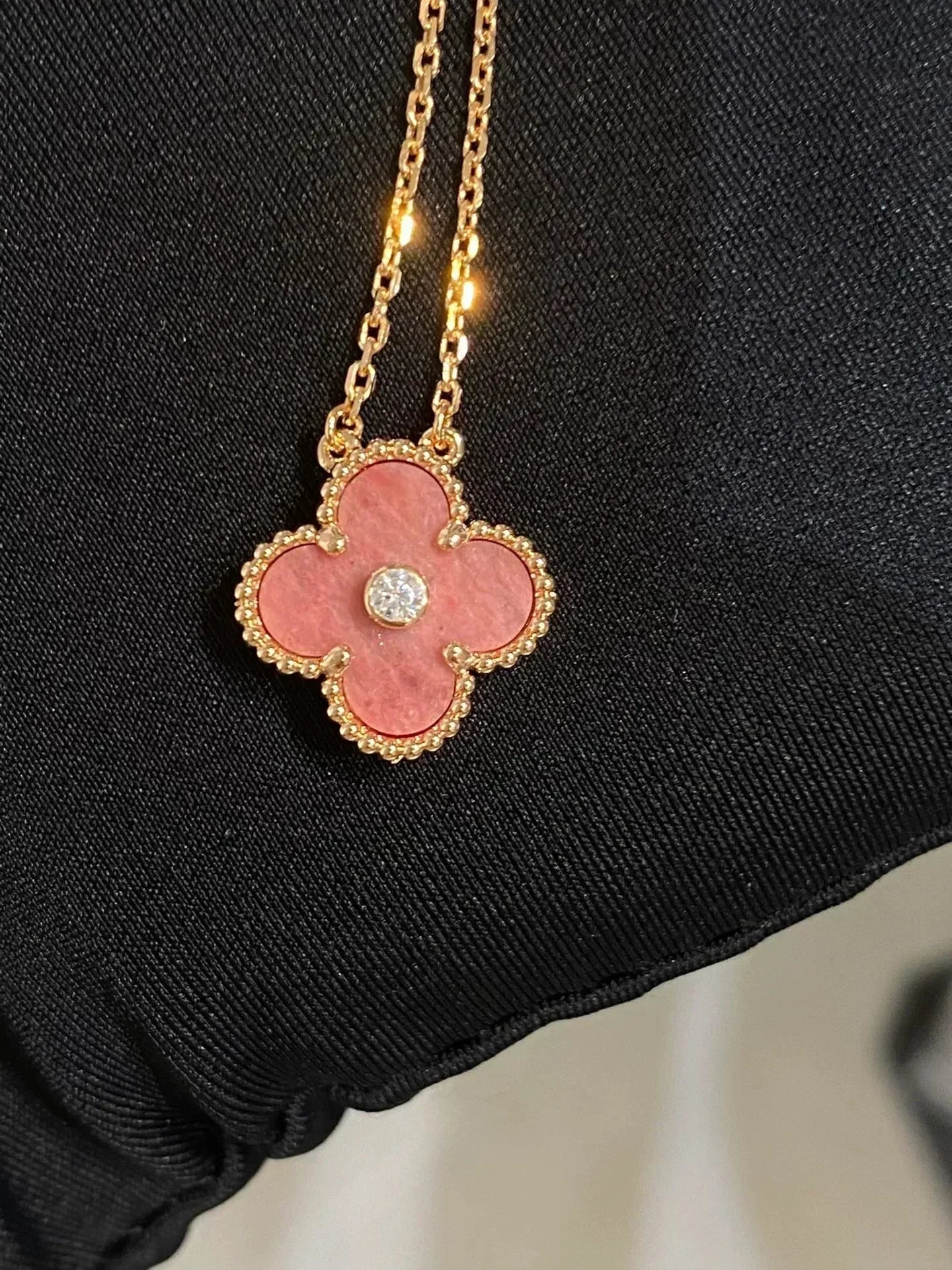[Windsor Jewelry]CLOVER 15MM DIAMOND RHODONITE NECKLACE